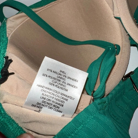Shade& Shore,NWT,  34B, ribbed bikini top,front cutout peephole, adj straps - Picture 4 of 8